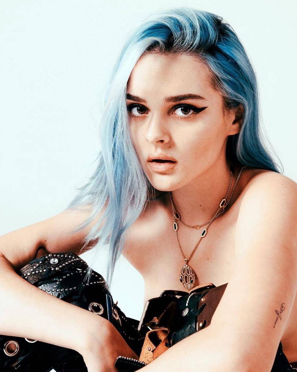instagram.com/charlotteslawrence/