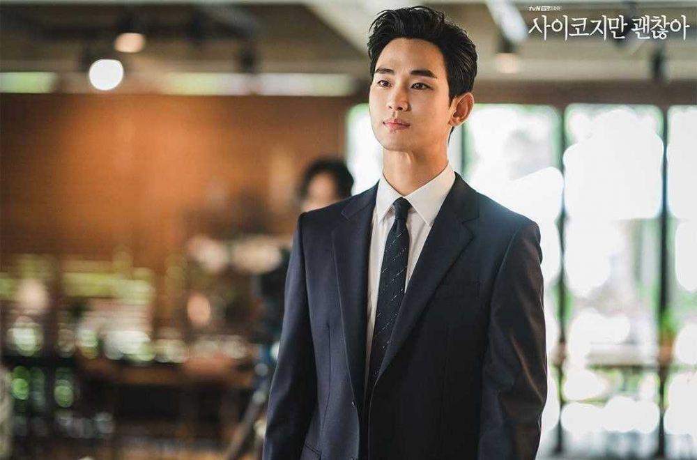 10 Pesona Kim Soo Hyun Saat Kenakan Setelan Jas, Keren Maksimal!
