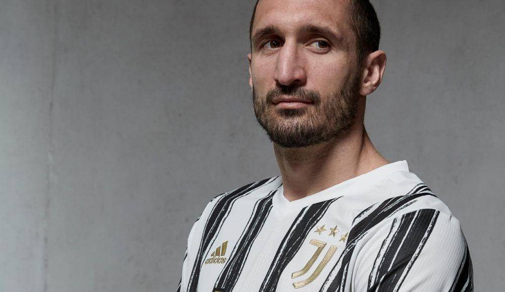 Jersey kandang baru Juventus musim 2020/2021. (juventus.com).