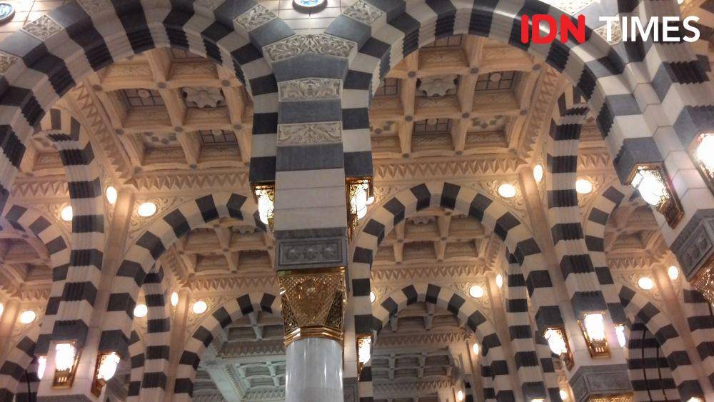 Ornamen Masjid Nabawi, Madinah (IDN Times/Umi Kalsum)