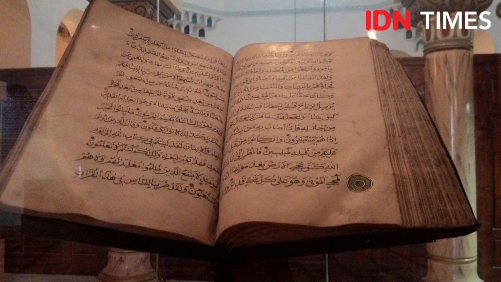 Ilustrasi Al-Qur'an Tertua yang ada di Museum di Arab Saudi (IDN Times/Umi Kalsum)