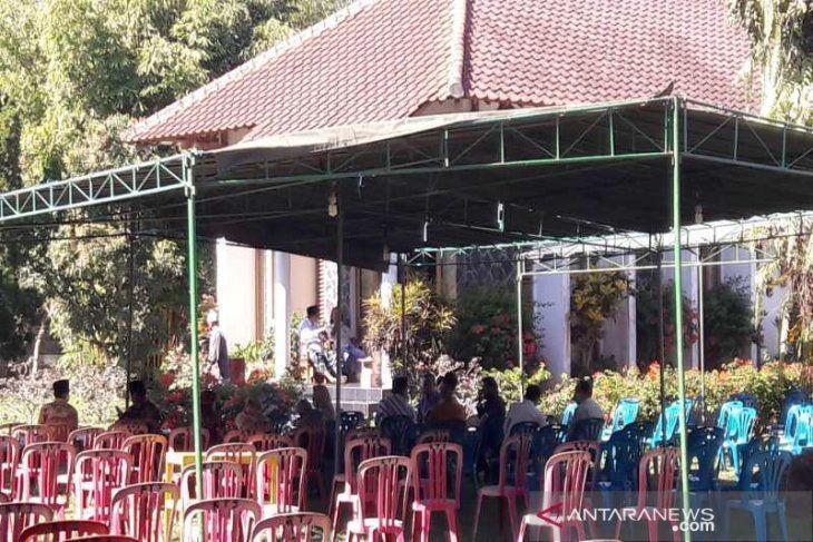 Sastrawan Ajip Rosidi Dimakamkan di Sebelah Timur Rumahnya di Magelang