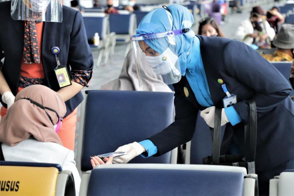 PT Angkasa Pura II menerapkan protokol kesehatan di lingkungan Bandara (Dok. IDN Times/PT Angkasa Pura II)