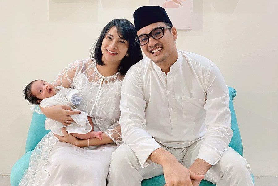 10 Potret Artis Rayakan Idul Adha Bareng Keluarga Kecil, Harmonis!
