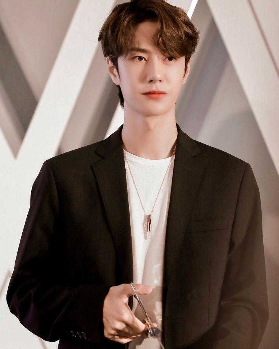 Instagram.com/yibo.w_85._