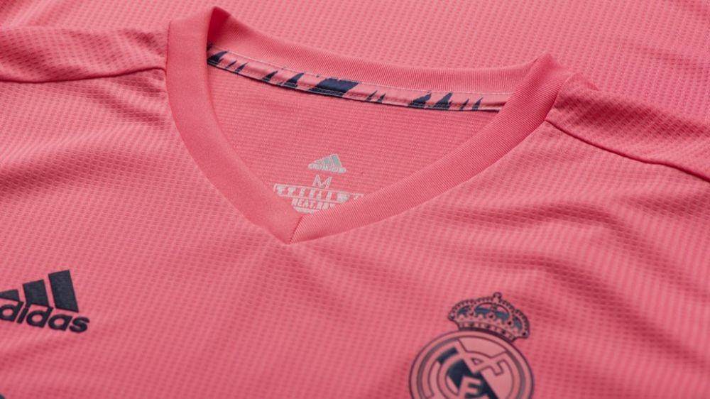 Penampakan jersey tandang Real Madrid musim 2020/2021. Twitter/@subsidesports