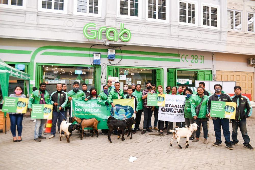 Mitra pengemudi GrabCar dan GrabBike di Medan pemenang dari kompetisi “Semua Bisa Berqurban” (Dok. IDN Times)