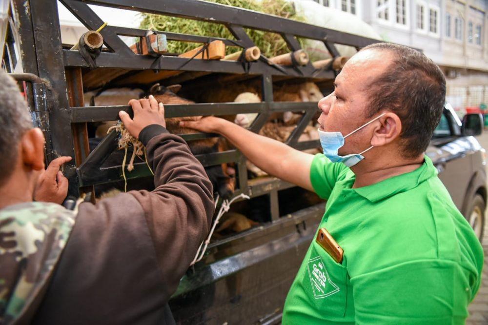 Mitra pengemudi GrabCar dan GrabBike di Medan pemenang dari kompetisi “Semua Bisa Berqurban” (Dok. IDN Times)