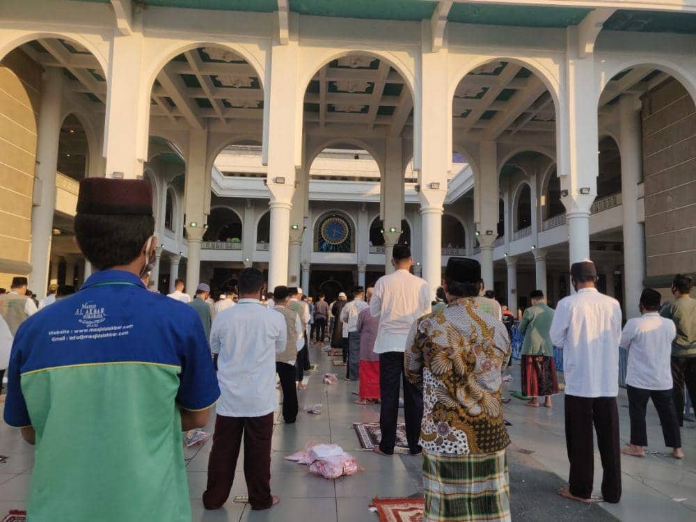 Suasana Salat Idul Adha di Masjid Al Akbar Surabaya, Jumat (31/7/2020). IDN Times/ Dok istimewa