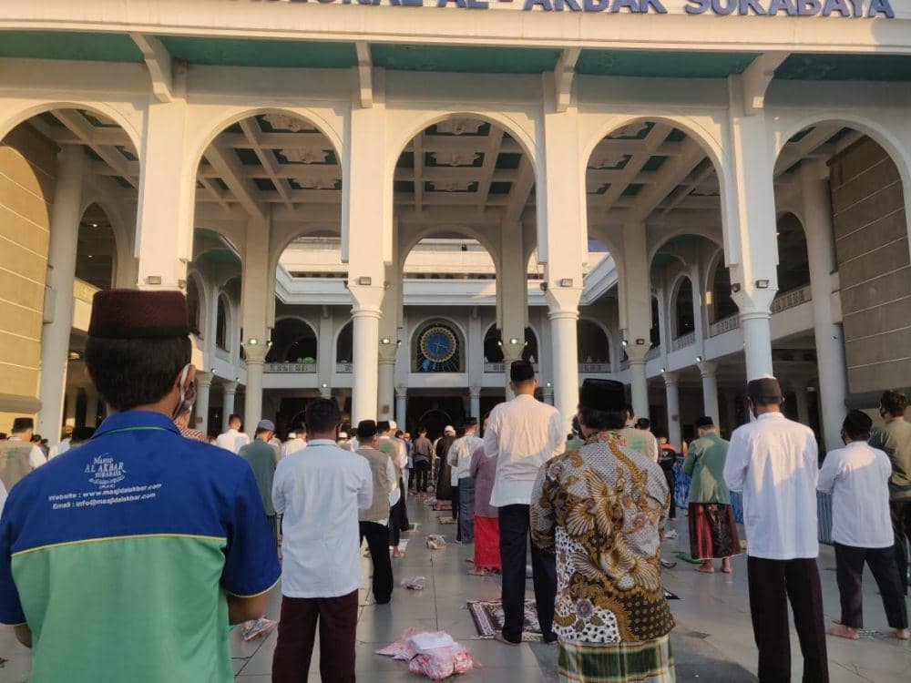 Suasana Salat Idul Adha di Masjid Al Akbar Surabaya, Jumat (31/7/2020). IDN Times/ Dok istimewa