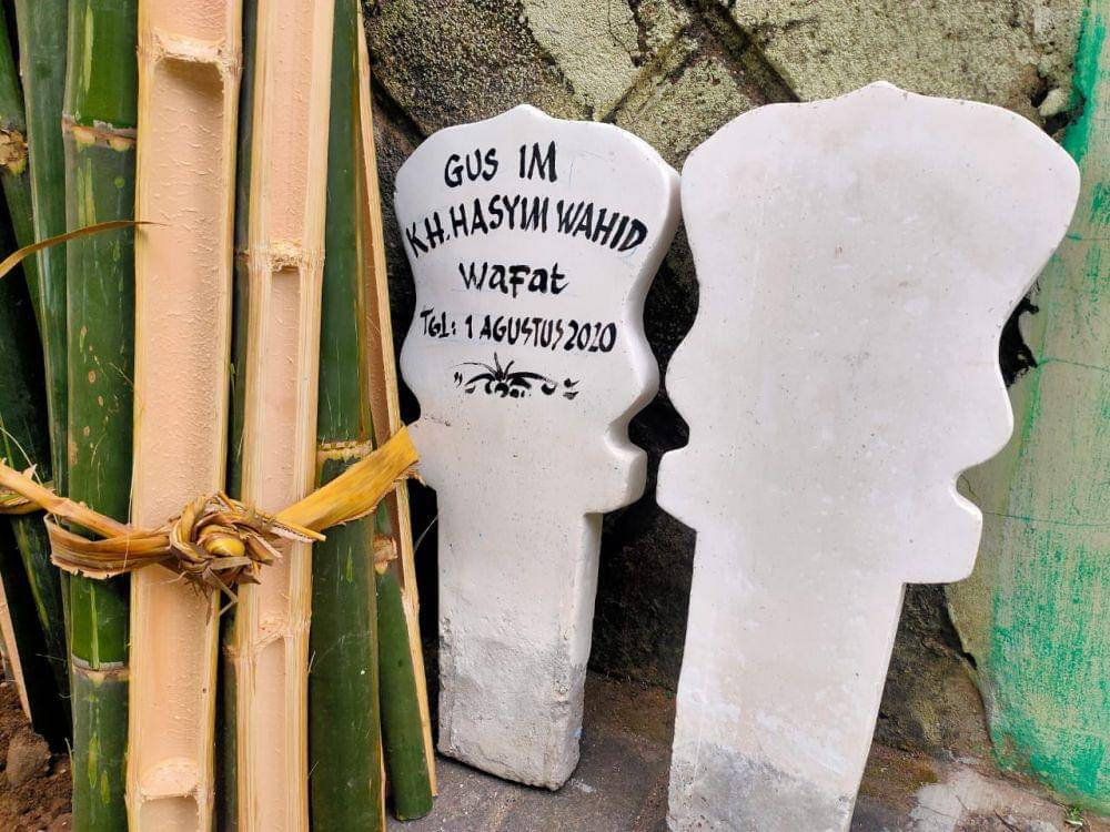 Batu nisan Gus Im di makam Ponpes Mambaul Maarif Denanyar Jombang. IDN Times/Zainul Arifin