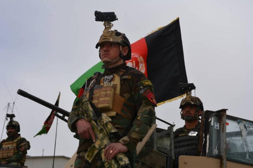 Prajurit Keamanan Afghanistan bersenjata lengkap. twitter.com/CentcomDari