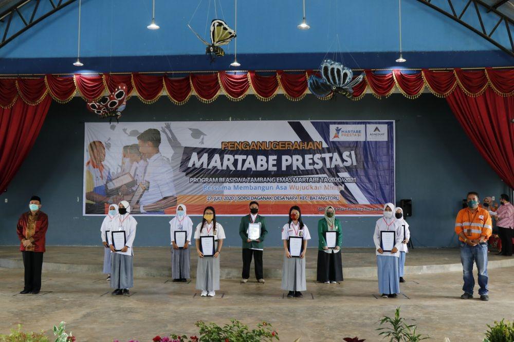 Tambang Emas Martabe Salurkan Beasiswa Martabe Prestasi 2020 (Dok. IDN Times)