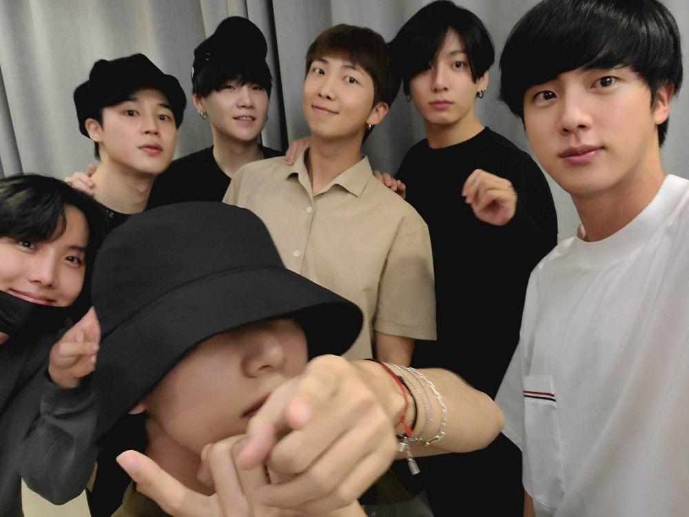 Twitter.com/BTS_twt/