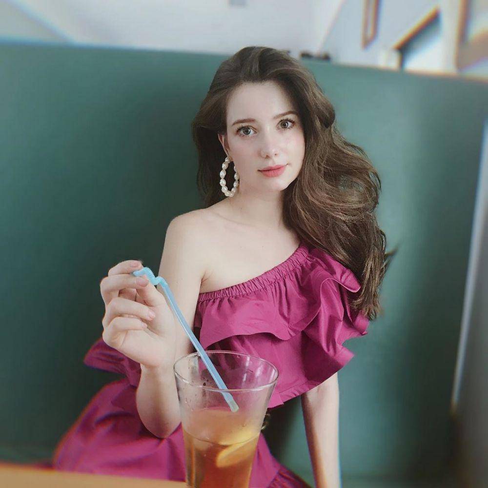 instagram.com/theanastasiah