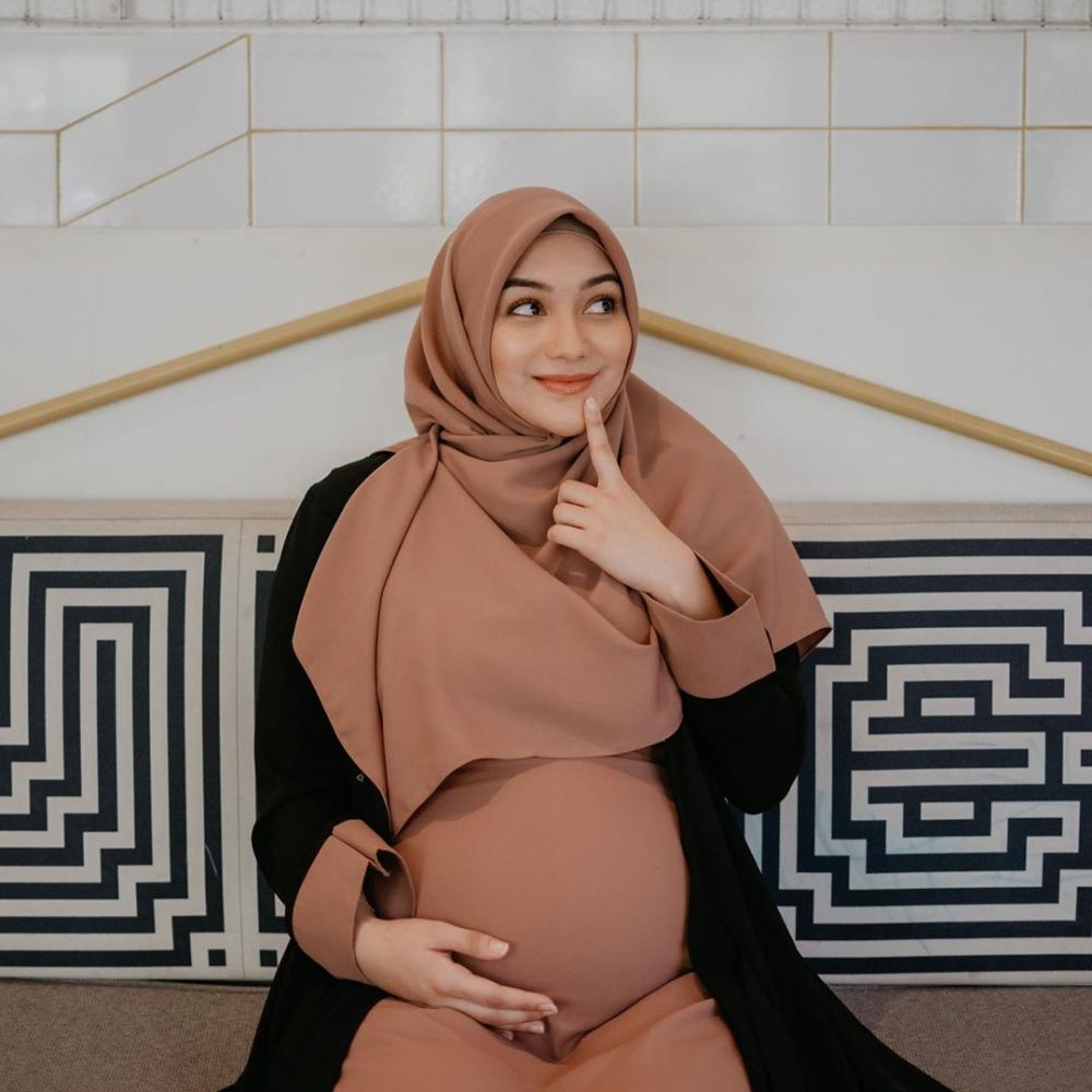 Hamil 7 Bulan, 10 Potret Citra Kirana Tetap Menawan dengan Baby Bump