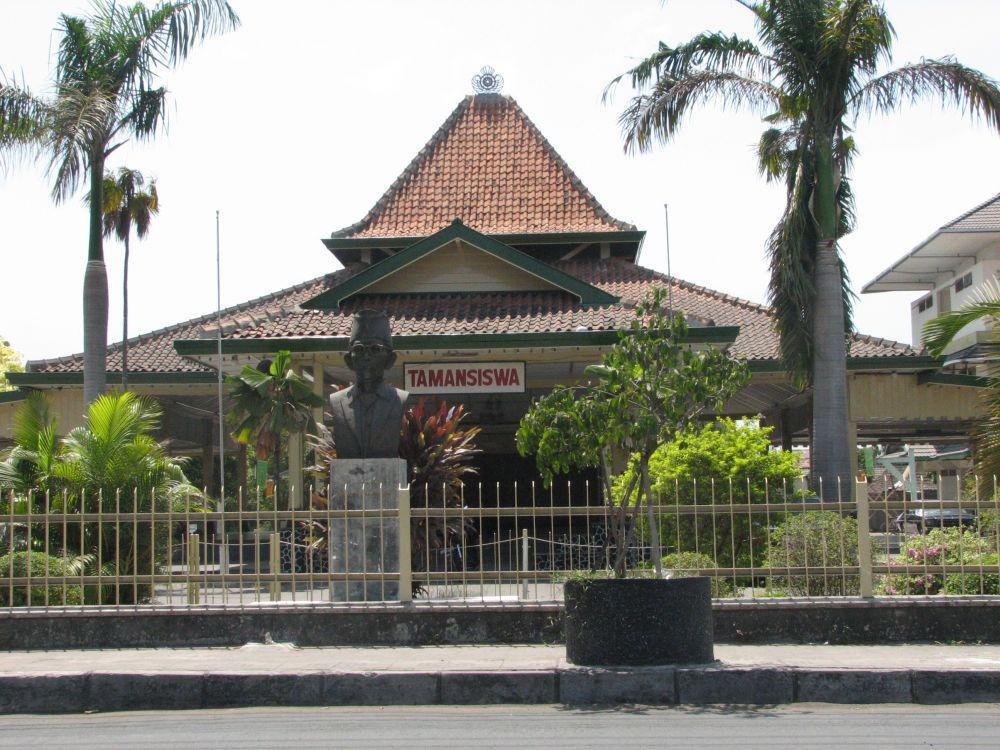 5 Sekolah yang Didirikan oleh Pahlawan Nasional