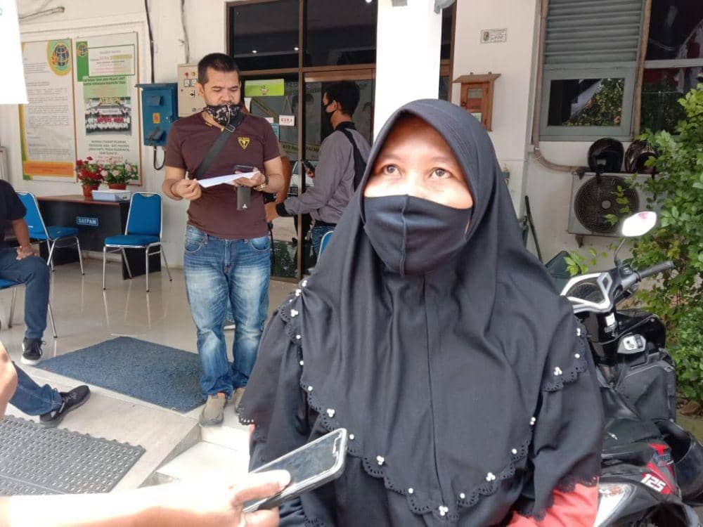Idah salah satu warga Desa Wadung yang menolak tahannya dijual. IDN Times/Imron