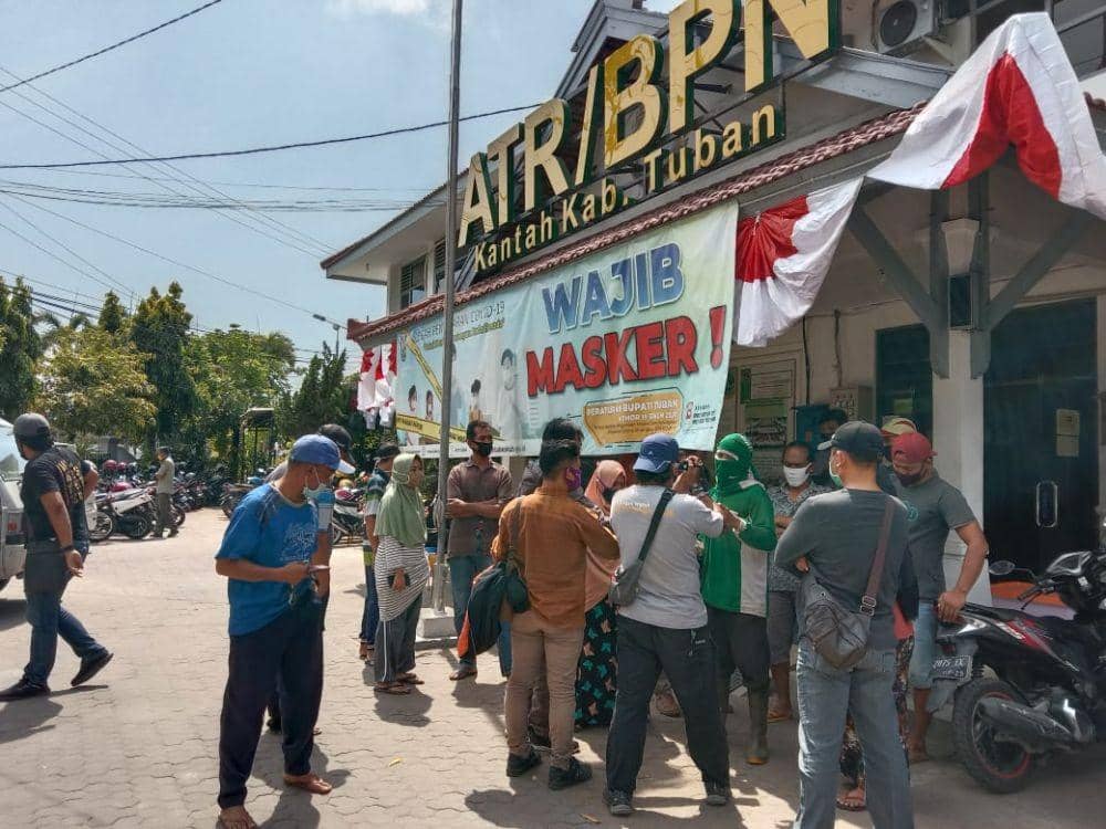 Tolak Jual Tanah ke Pertamina, Belasan Warga Datangi Kantor BPN Tuban