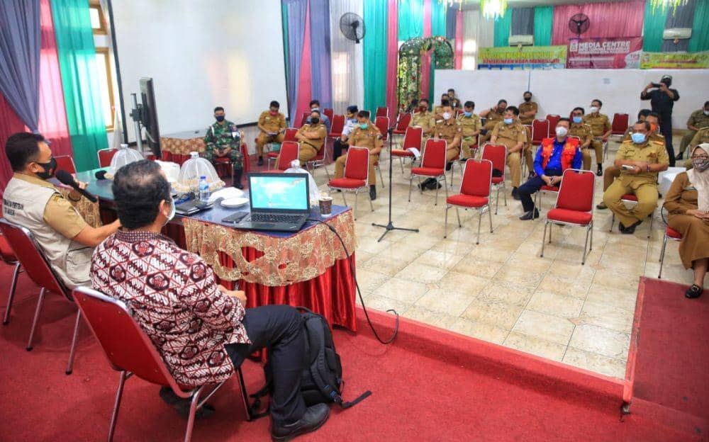 Rapat evaluasi Perwali Nomor 36 Tahun 2020 di Posko Gugus Tugas COVID-19 Kota Makassar, Senin (3/8/2020). Humas Pemkot Makassar