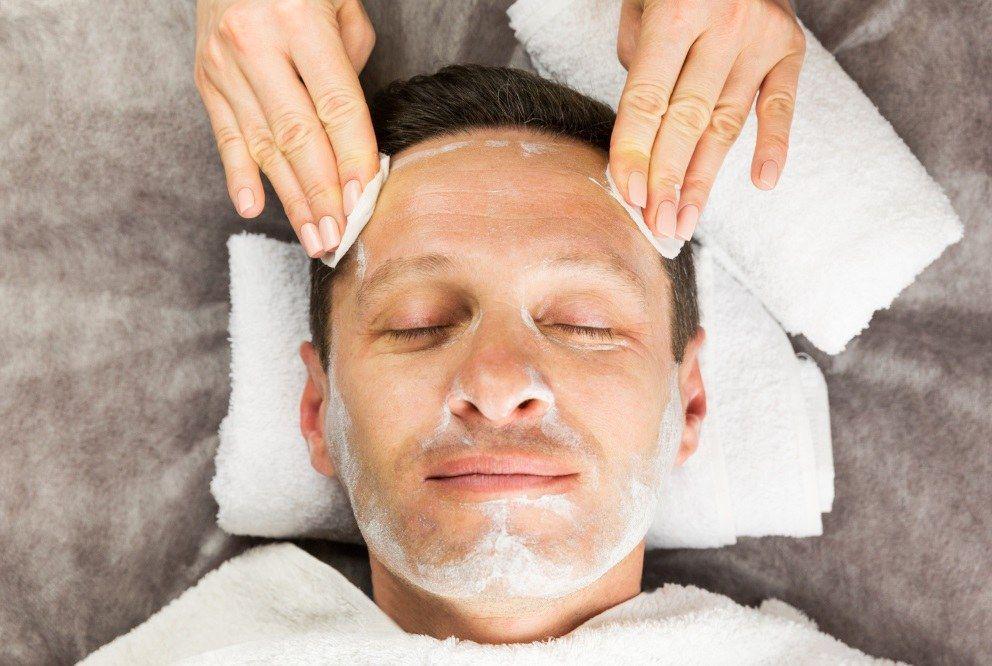 Catat Bro! 5 Manfaat Menakjubkan Jika Kamu Rutin Melakukan Scrub Wajah