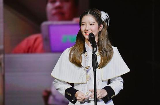 instagram.com/june.bnk48office