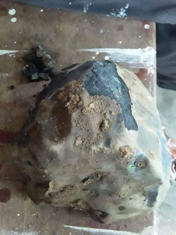 Viral! Pembuat Peti di Tapteng Dapat Batu Misterius Jatuh dari Langit