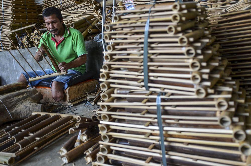 Saung Angklung Udjo Lelang Alat Musik karena Bangkrut?