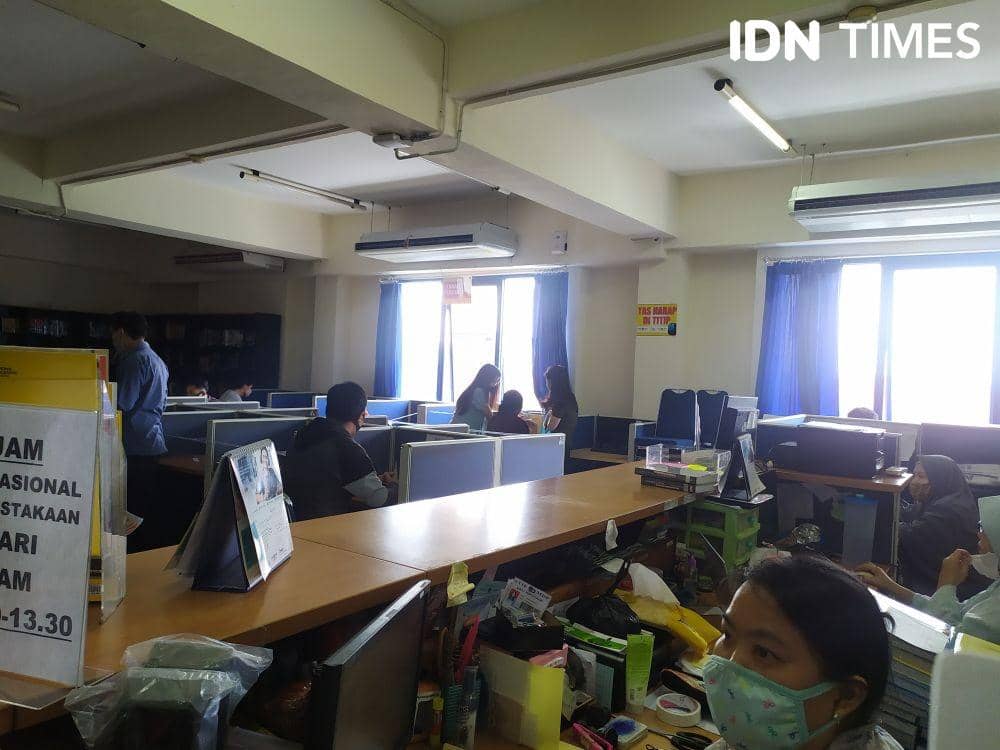 Situasi di Kampus MDP Rajawali (IDN Times/Feny Maulia Agustin)