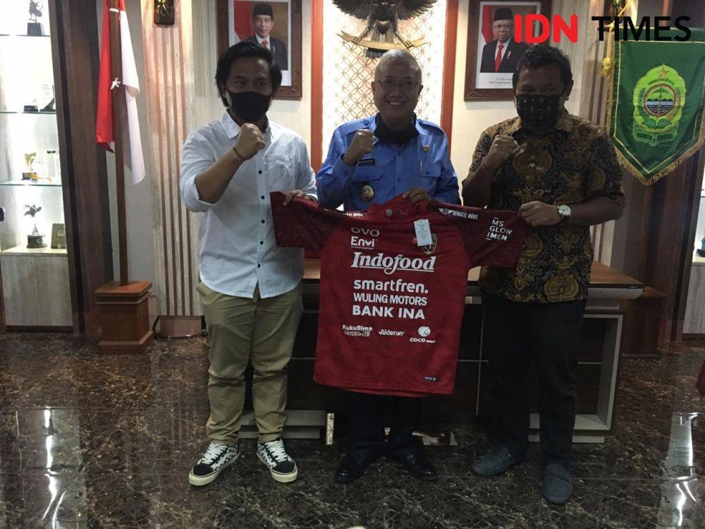 Manajemen Bali United bersilaturahmi dengan Bupati Bantul Suharsono. IDN Times/Daruwaskita