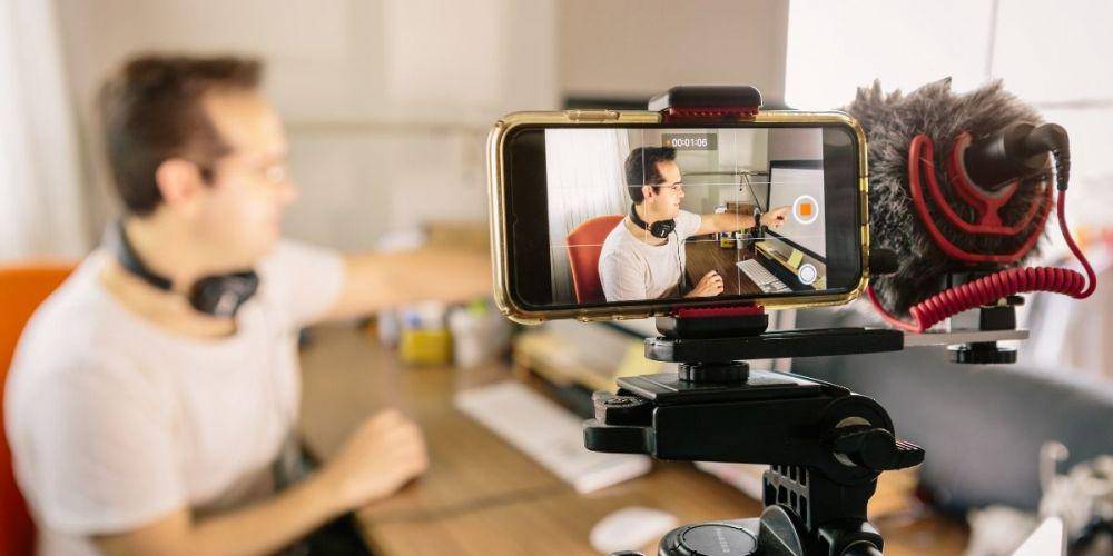 https://www.cashify.in/7-best-smartphone-youtubers-every-gadget-lover-should-follow
