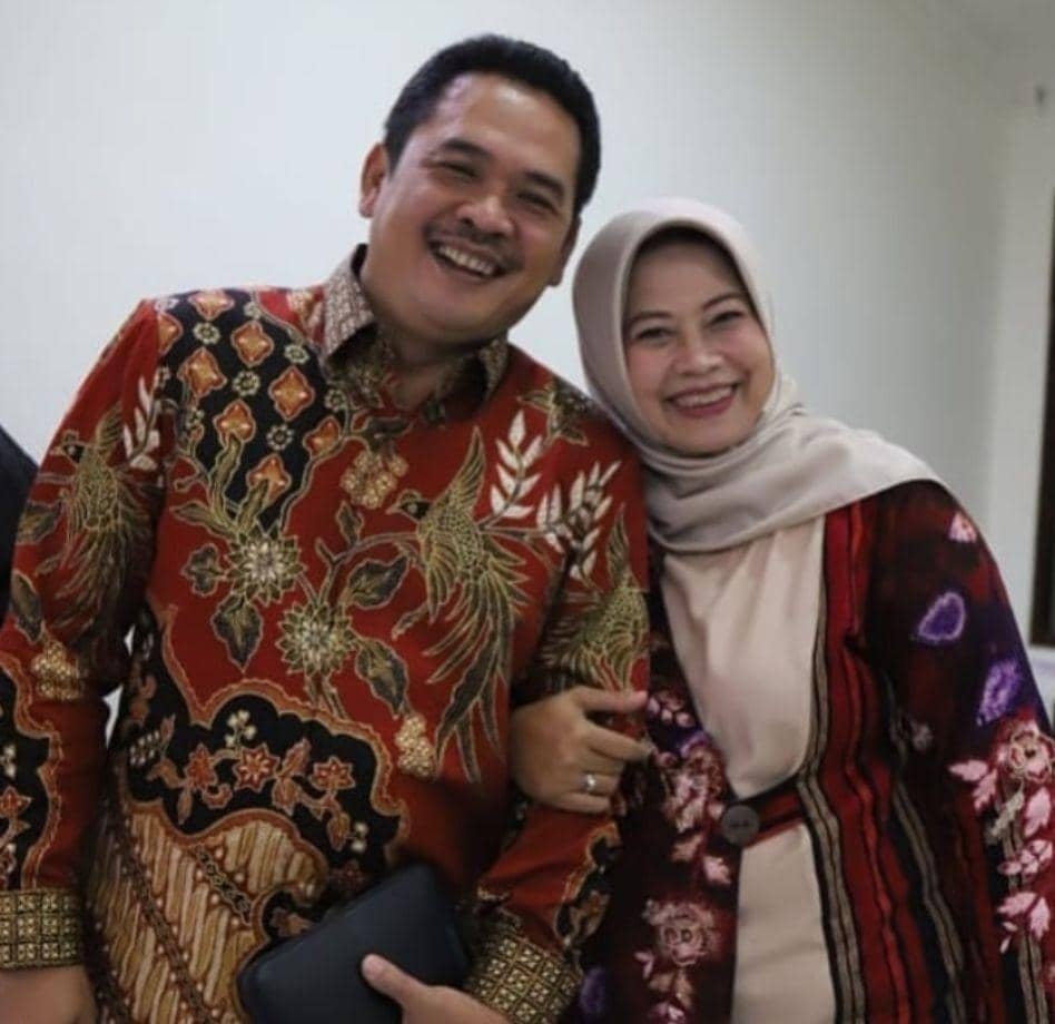 Wabup Jombang Sumrambah bersama istri Wiwin Isnawati. IDN Times/Instagram.Whienisnawati
