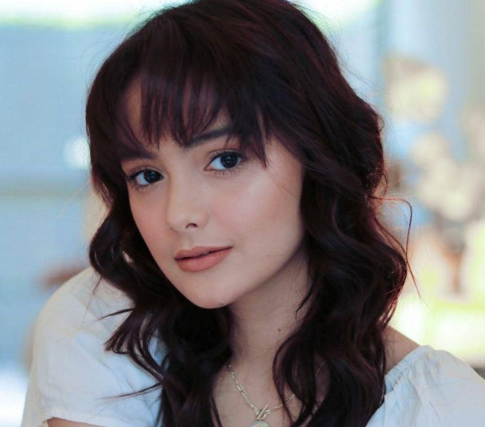Kini Berponi, 9 Potret Terbaru Amanda Rawles yang Manis Abis!