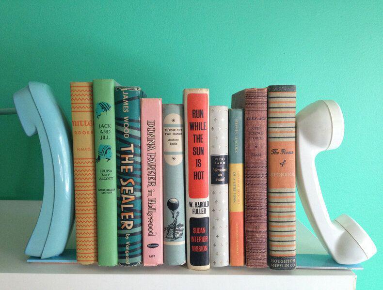 10 Ide DIY Bookend Estetik, Bisa Bermodal Batu hingga Gagang Telepon!