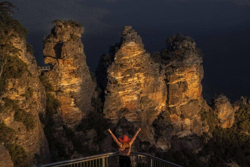 View of the Three Sisters from Echo Point Lookout © Tourism Australia