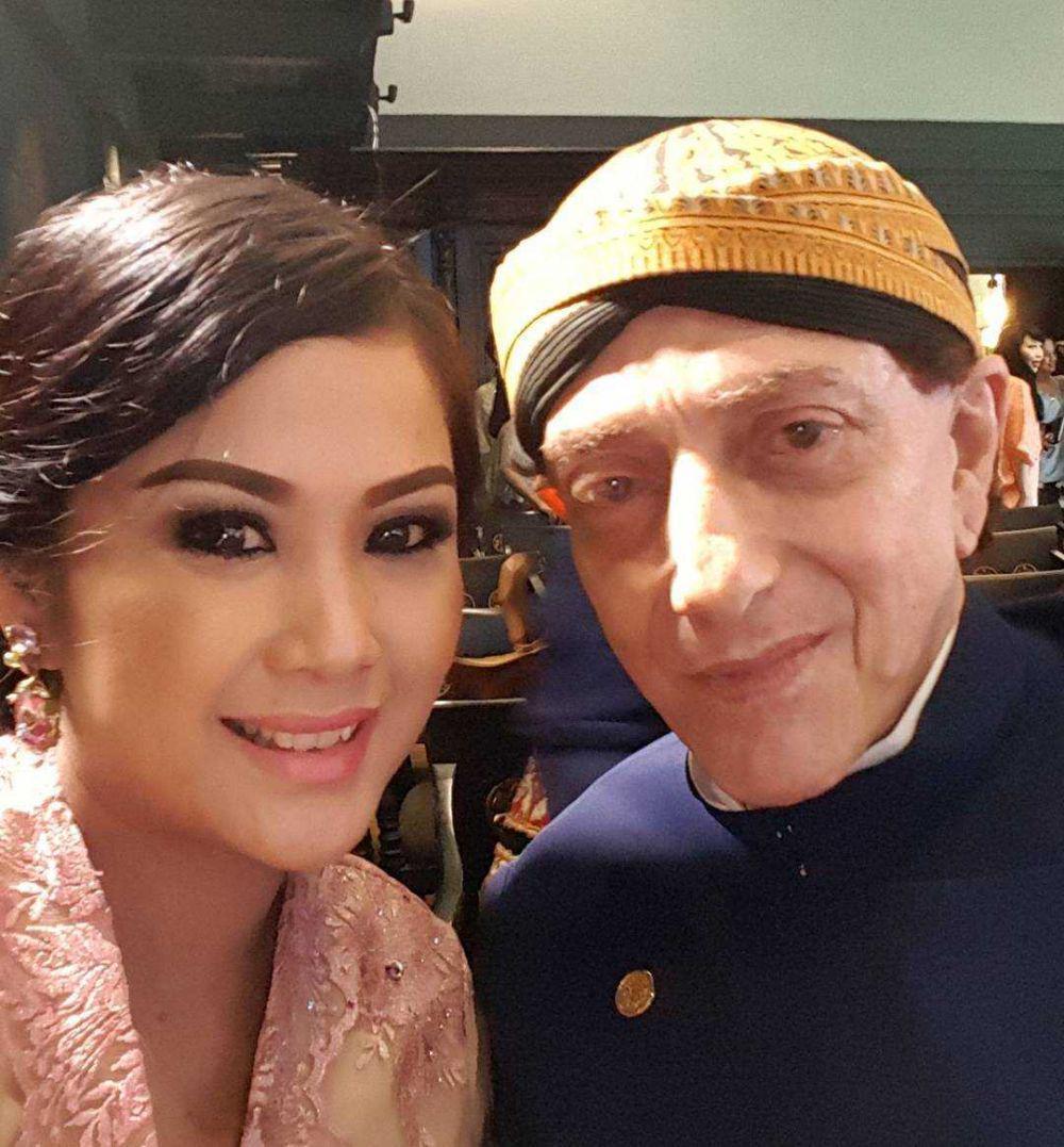 10 Pesona Dewi Sri Astuti, Istri Ahmad Albar yang 37 Tahun Lebih Muda