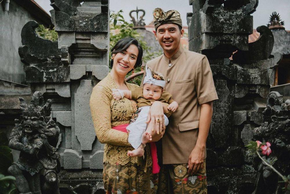 Sakral, 10 Potret Upacara Nelu Bulanin Kaimano Anak Westny DJ