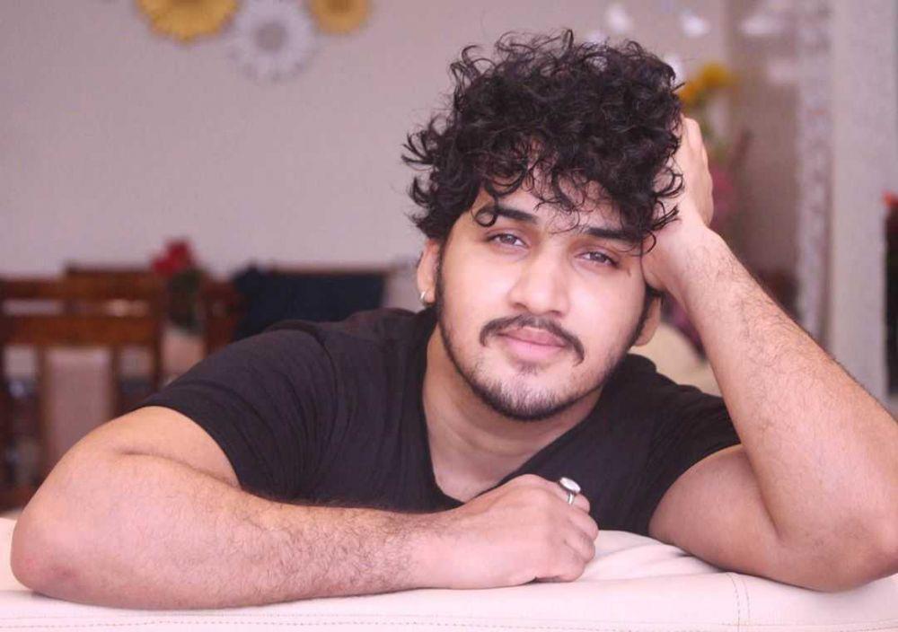10 Potret Faisal Khan yang Kian Gagah dan Dewasa, Bikin Gagal Fokus!