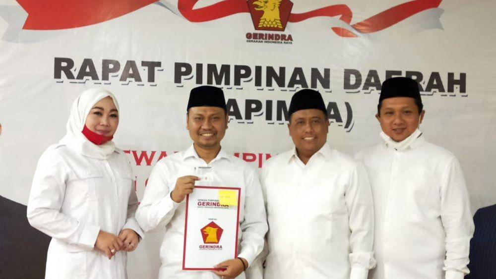 Pasangan bakal calon bupati Tuban dan wakilnya. Eko Wahyudi dan Agus Maimun saat menerima rekom. IDN Times/Istimewa