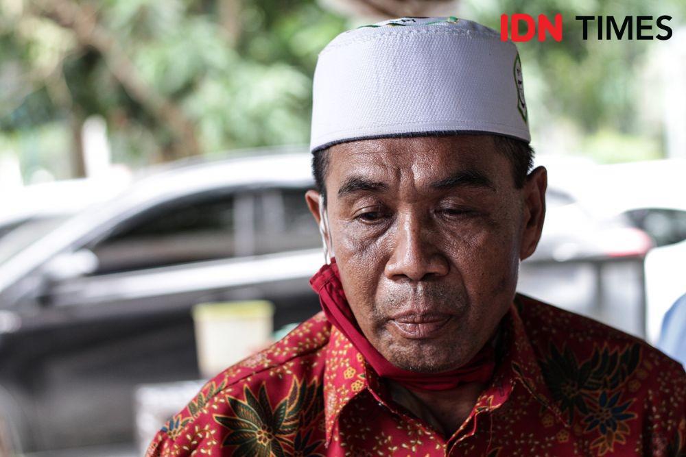 Sarpan, saat mengisahkan penyiksaan polisi yang dialaminya saat menjadi saksi kasus pembunuhan. (IDN Times/Prayugo Utomo)
