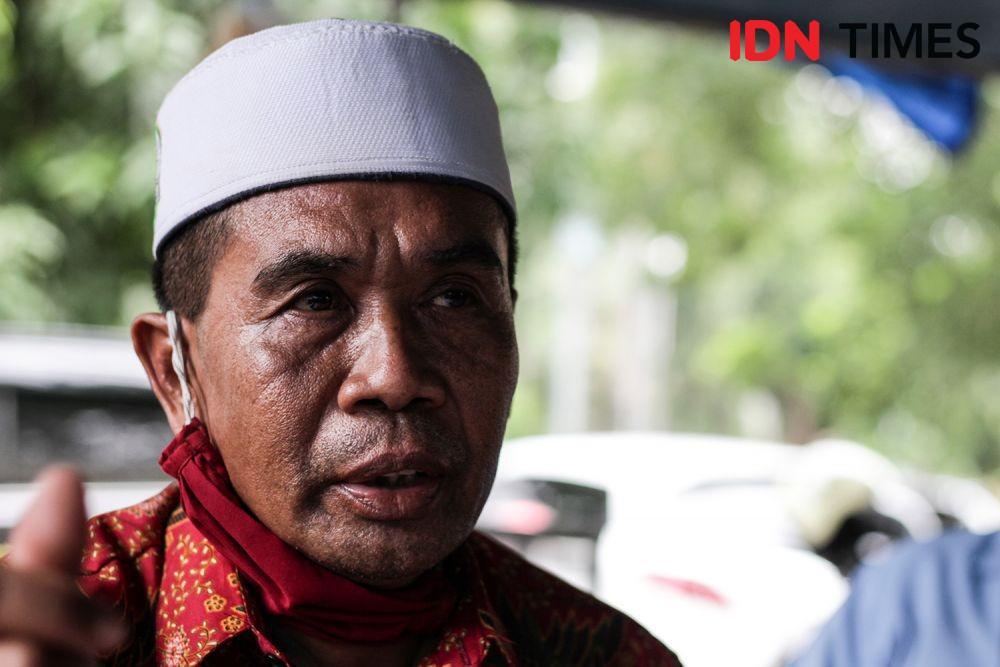 Sarpan, saat mengisahkan penyiksaan polisi yang dialaminya saat menjadi saksi kasus pembunuhan. (IDN Times/Prayugo Utomo)