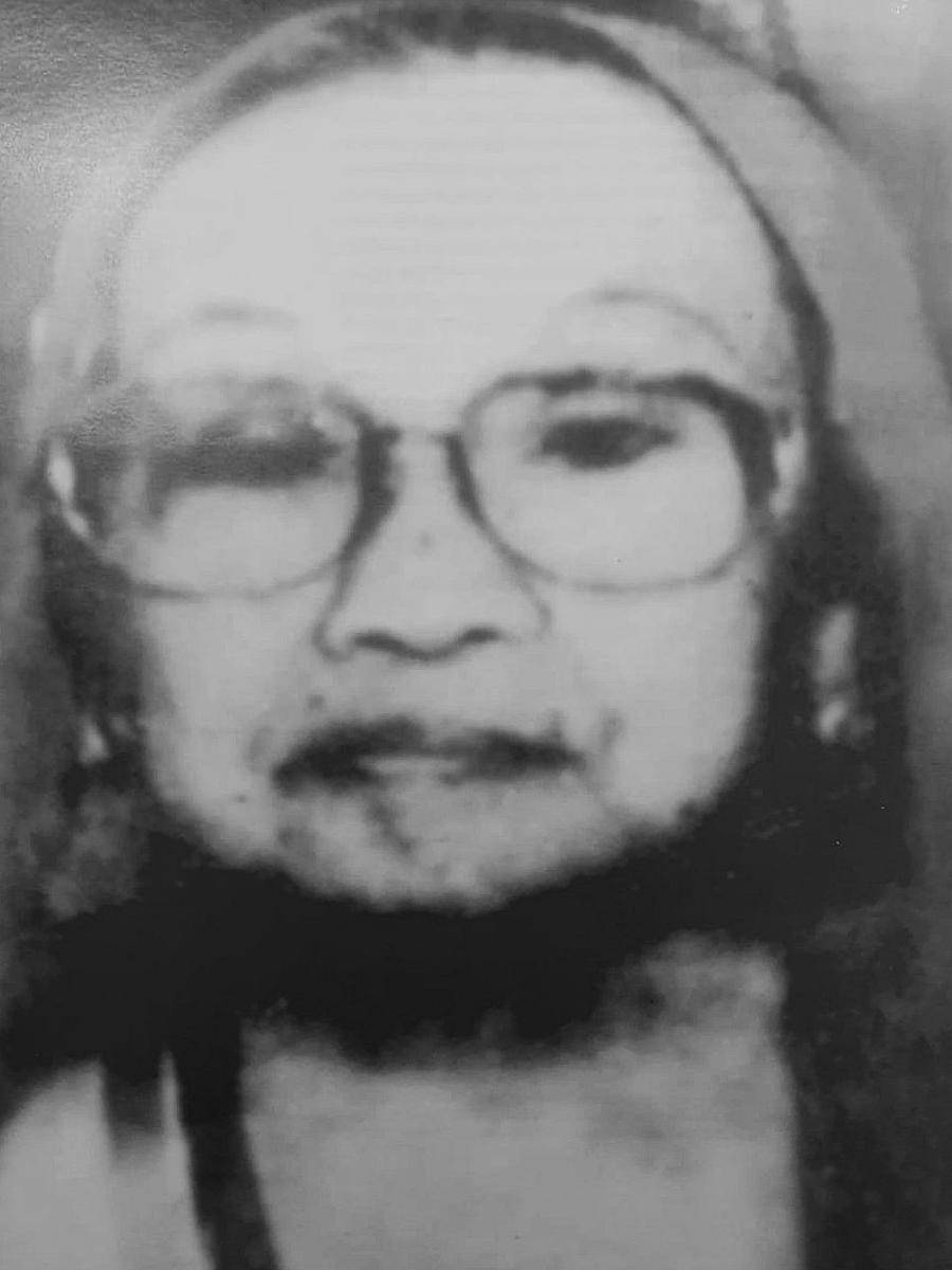 Sosok Solichah (Buku "Ibu Indonesia dalam Kenangan"/Nurinwa Ki S. Hendrowinoto, dkk., 2004)