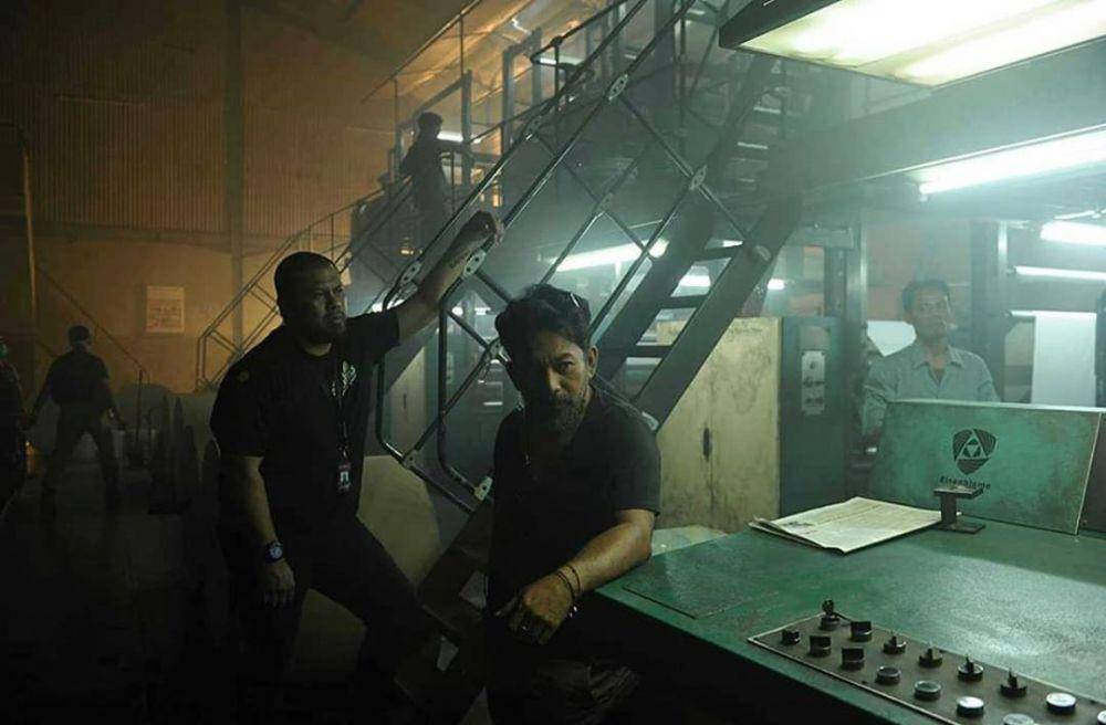 Joko Anwar bersama dengan pemain film "Gundala" (Instagram.com/jokoanwar)