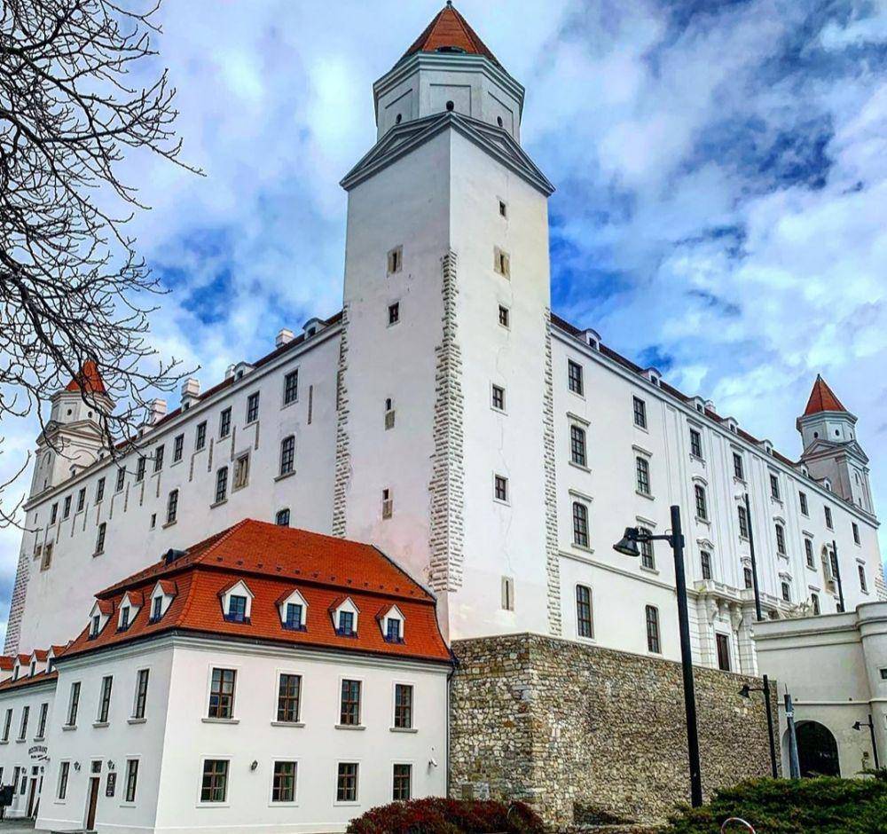 Bratislava Castle (Instagram.com/siqueiraek)