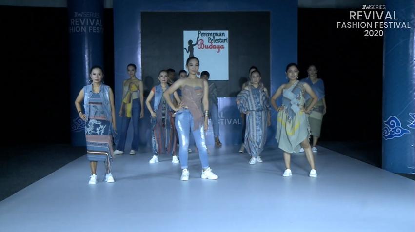 youtube.com/Jakarta Fashion Week