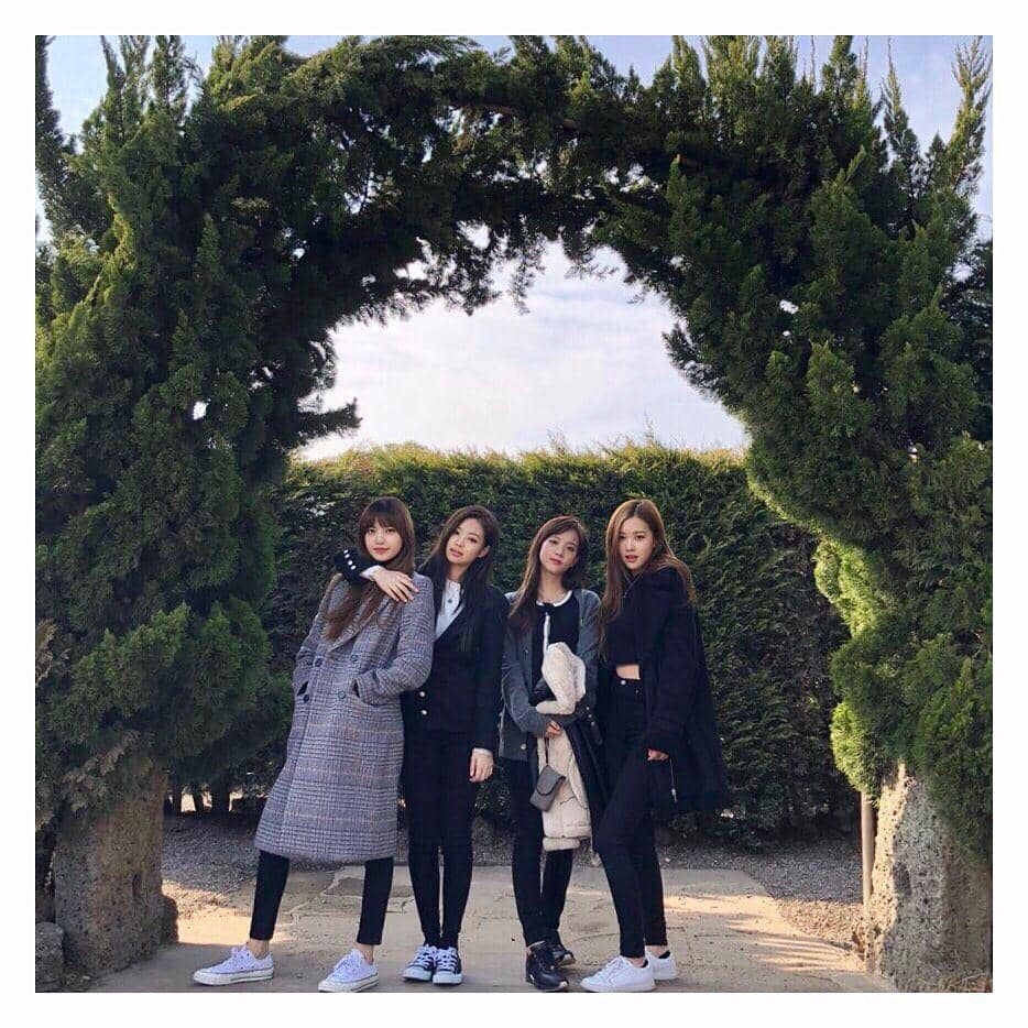 instagram.com/blackpinkofficial