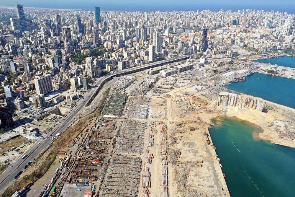 Foto udara memperlihatkan kerusakan menyusul ledakan pada hari Selasa di area pelabuhan Beirut, Libanon, Kamis (6/8/2020). Foto diambil dengan drone (ANTARA FOTO/REUTERS/Bader Helal)