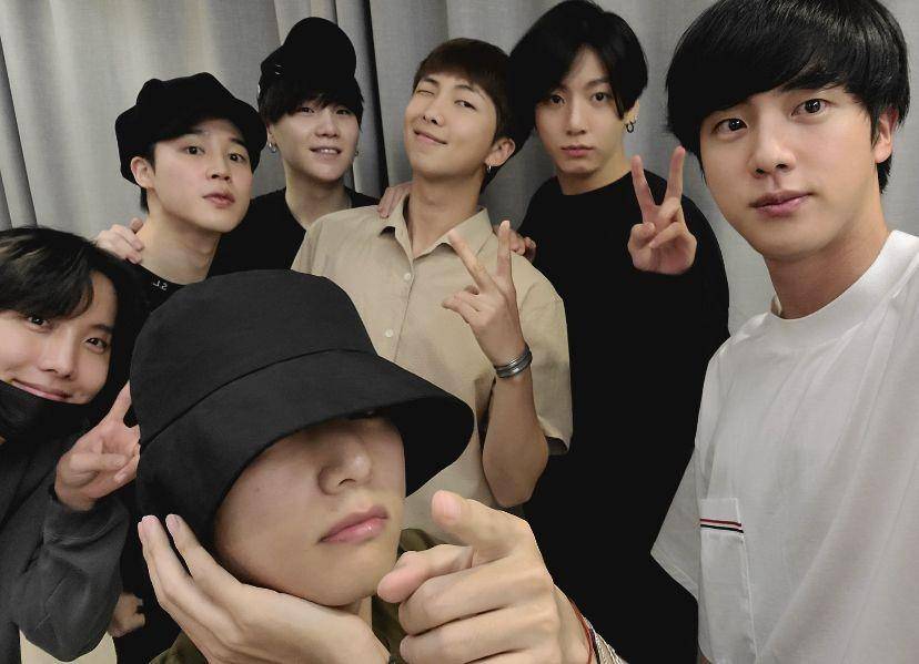twitter.com/BTS_twt