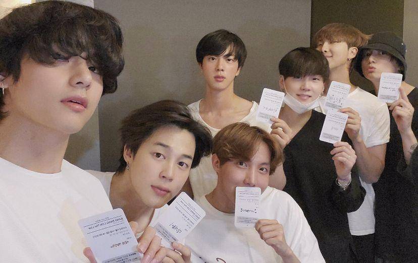 twitter.com/BTS_twt