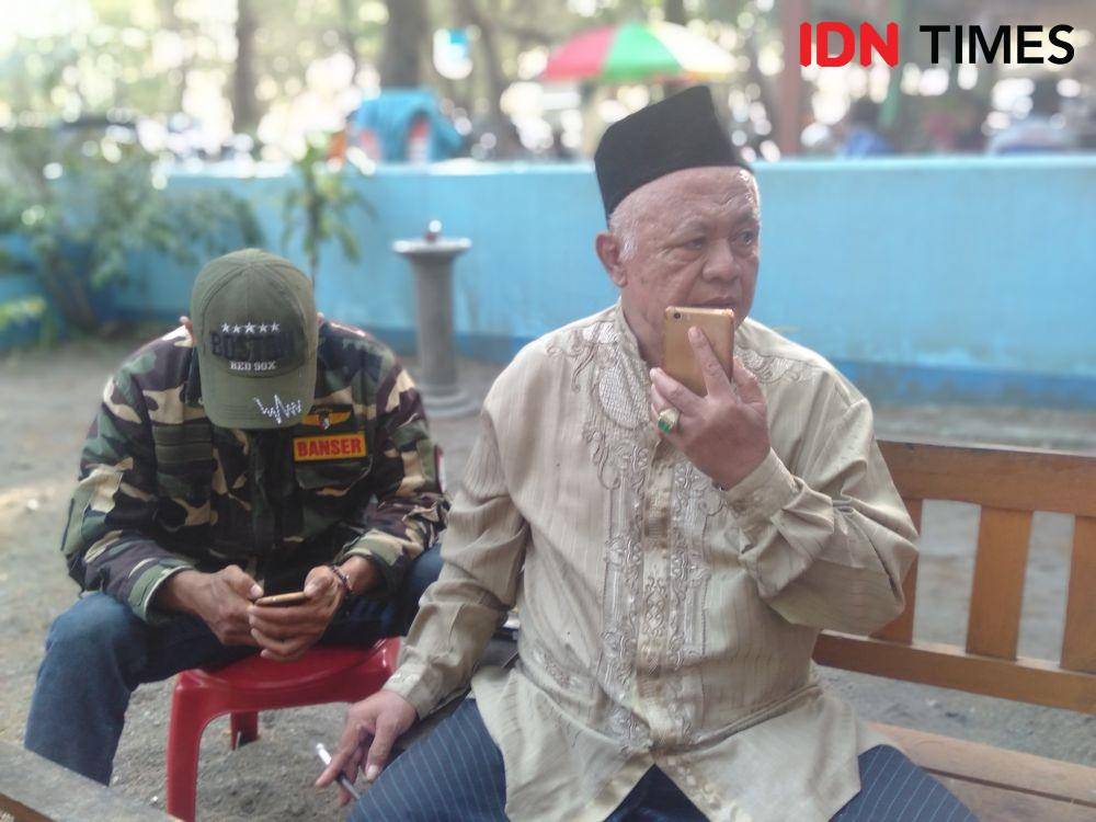 Guru ngaji sekaligus pengasuh pondok pesantren Assalam, Krisan, Banyurejo, Tempel Sleman, Kiai Haji Abidin Zaenal Abidin